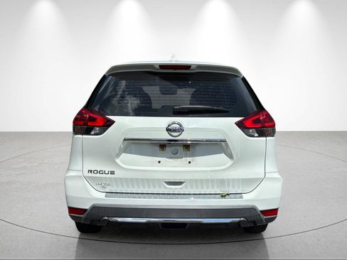 Used 2018 Nissan Rogue S FWD image 4