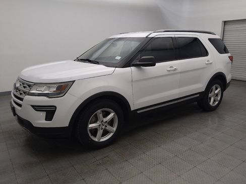 Used 2019 Ford Explorer XLT image 2