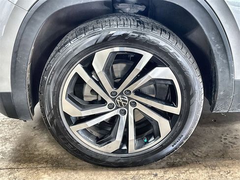 Used 2020 Volkswagen Atlas Cross Sport SE image 31