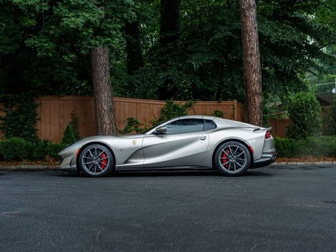 Used 2022 Ferrari 812 GTS RWD image 3