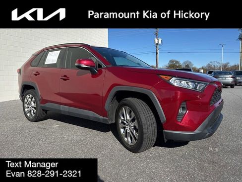 Used 2020 Toyota RAV4 XLE Premium image 3