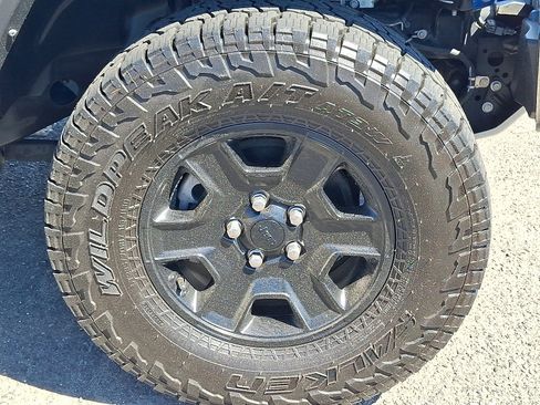 Used 2022 Jeep Gladiator Mojave w/ Dual Top Group AWD/4WD image 9