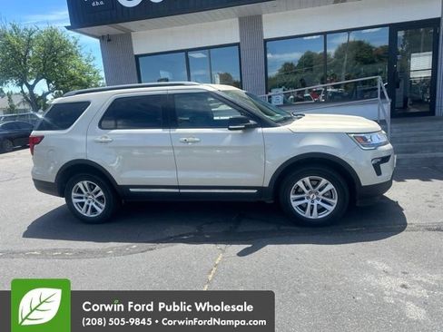 Used 2018 Ford Explorer XLT w/ Equipment Group 202A AWD/4WD image 4