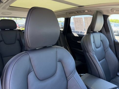 Certified 2023 Volvo XC60 B5 Ultimate w/ Climate Package AWD/4WD image 16