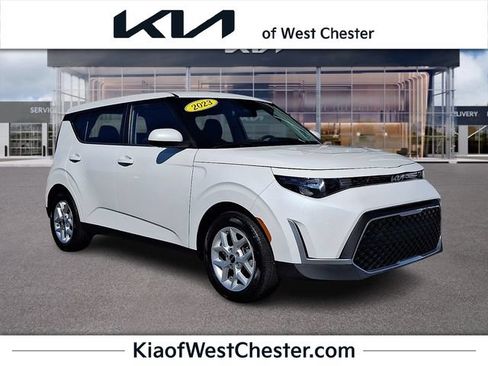 Used 2023 Kia Soul LX w/ LX Technology Package FWD image 1