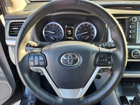 Used 2019 Toyota Highlander XLE image 9