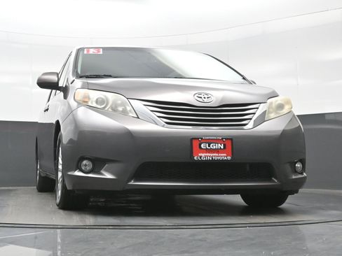 Used 2013 Toyota Sienna XLE image 26