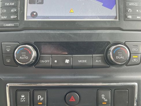 Used 2017 Nissan Titan SV image 28