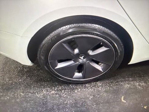 Used 2023 Tesla Model 3 Standard Range image 5