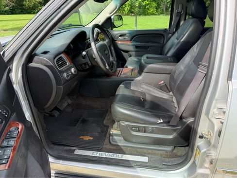 Used 2013 Chevrolet Avalanche LTZ AWD/4WD image 12