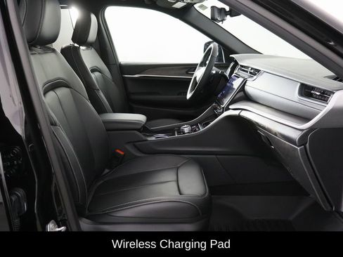 Used 2025 Jeep Grand Cherokee L Limited w/ Luxury Tech Group II image 19