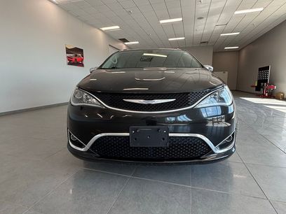 Used 2017 Chrysler Pacifica Limited