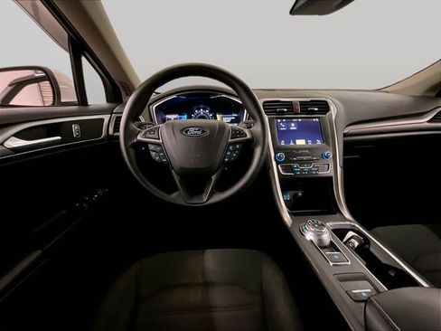 Used 2019 Ford Fusion SE FWD image 5