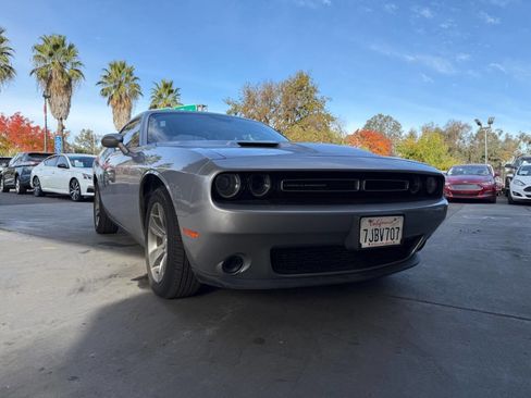 Used 2015 Dodge Challenger SXT w/ Driver Convenience Group image 3