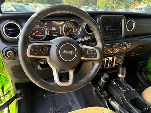 Used 2019 Jeep Wrangler Unlimited Sahara image 13
