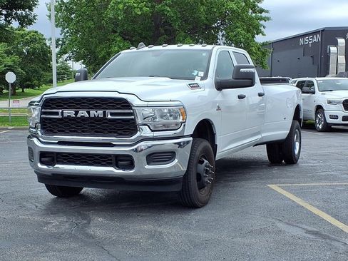 Used 2024 RAM 3500 Tradesman w/ Chrome Appearance Group AWD/4WD image 2