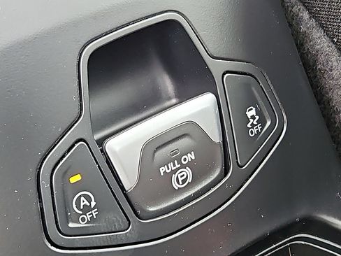Used 2023 Jeep Renegade Altitude w/ Sun/Sound Group AWD/4WD image 26