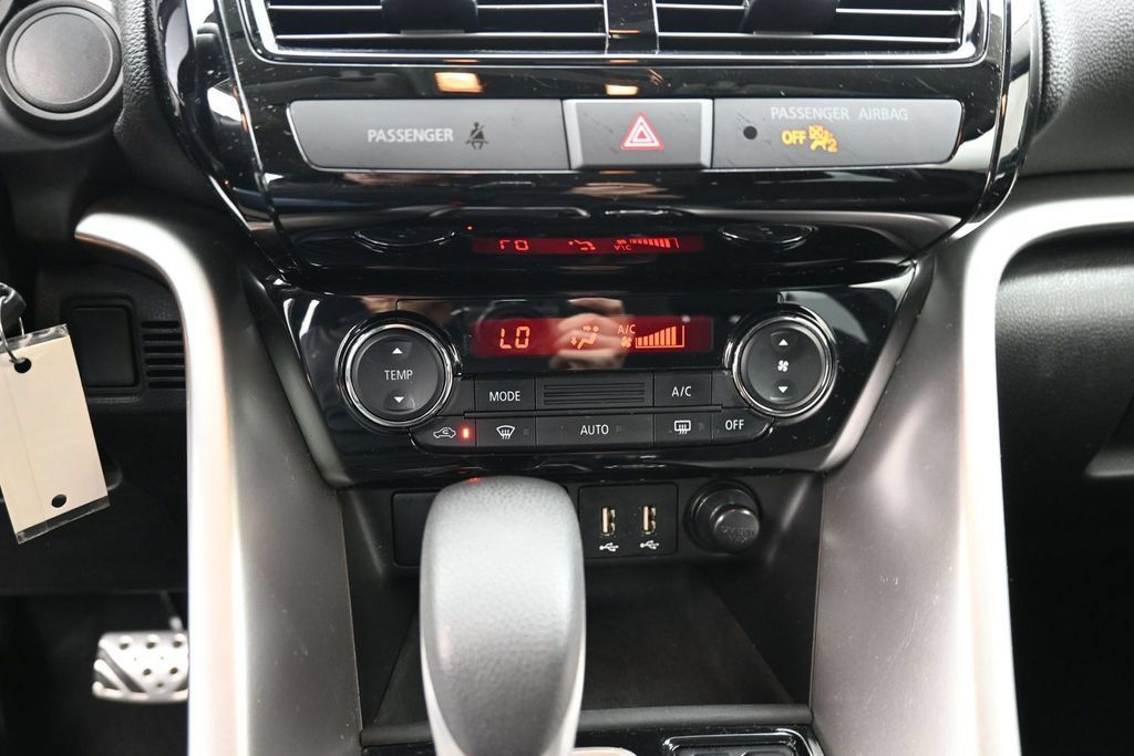 Used 2022 Mitsubishi Eclipse Cross LE AWD/4WD image 11