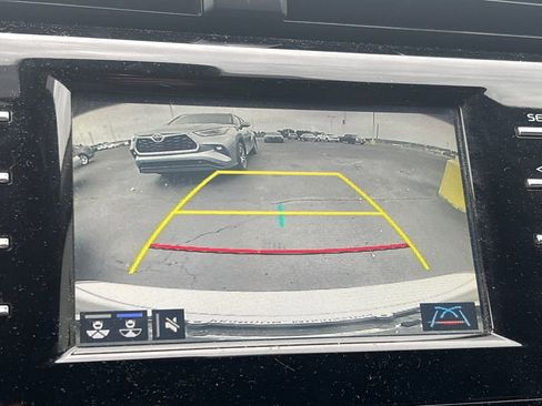Used 2019 Toyota Camry LE w/ Convenience Package FWD image 4
