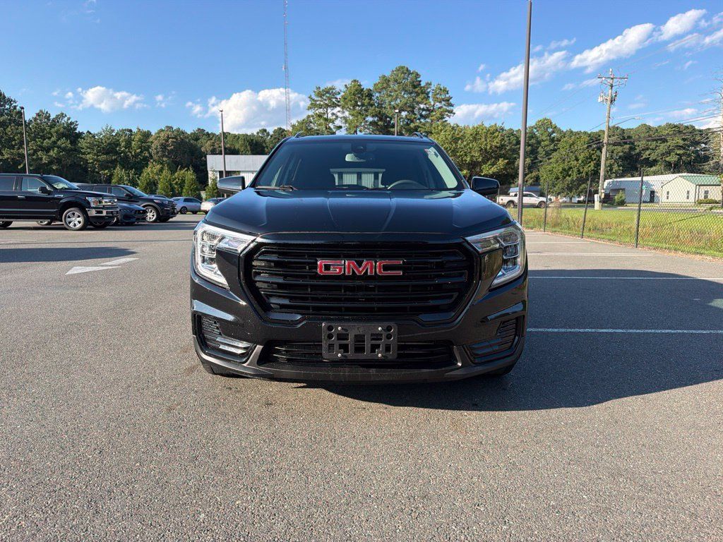 Used 2023 GMC Terrain SLE w/ Elevation Edition FWD image 3
