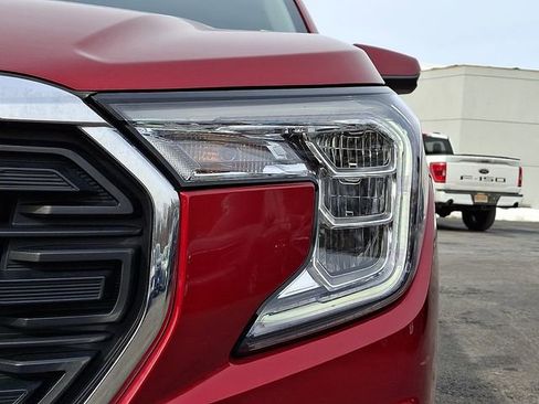 Used 2022 GMC Terrain SLE w/ Driver Convenience Package image 9