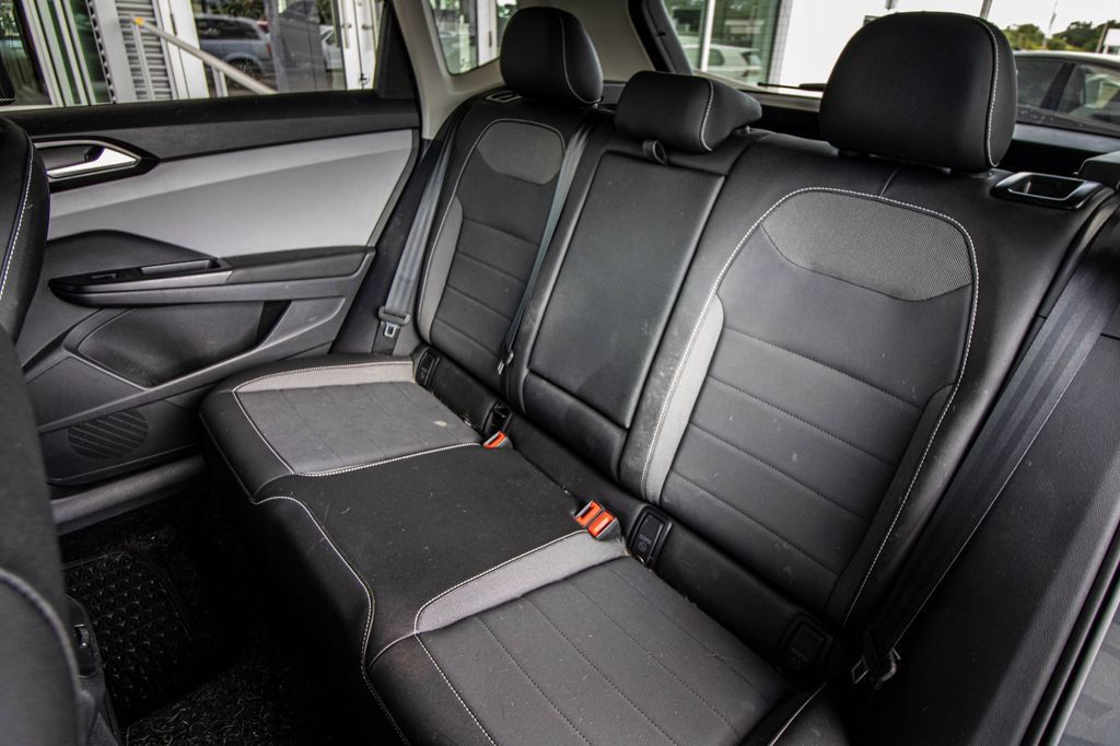 Certified 2023 Volkswagen Taos SE w/ Panoramic Sunroof Package FWD image 27