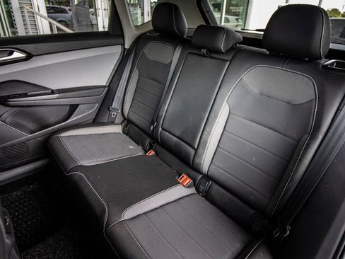 Certified 2023 Volkswagen Taos SE w/ Panoramic Sunroof Package FWD image 27