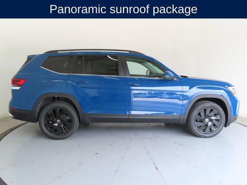 Used 2025 Volkswagen Atlas SE FWD image 2
