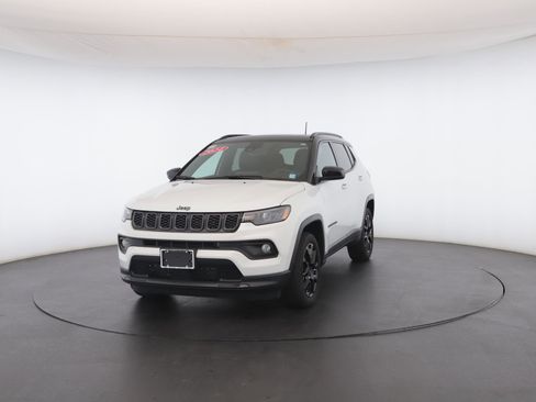 Used 2024 Jeep Compass Latitude w/ Sun and Sound Group image 38