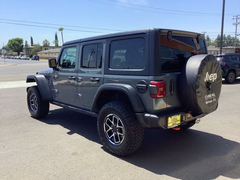 Used 2025 Jeep Wrangler Unlimited Rubicon w/ Convenience Group AWD/4WD image 22