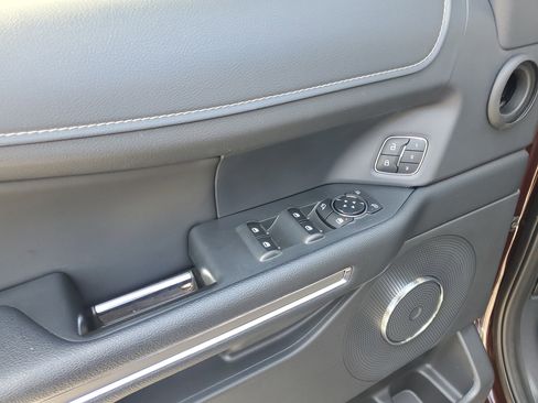 Used 2024 Ford Expedition XLT RWD image 9