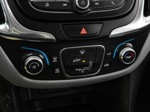 Used 2021 Chevrolet Equinox LS image 22