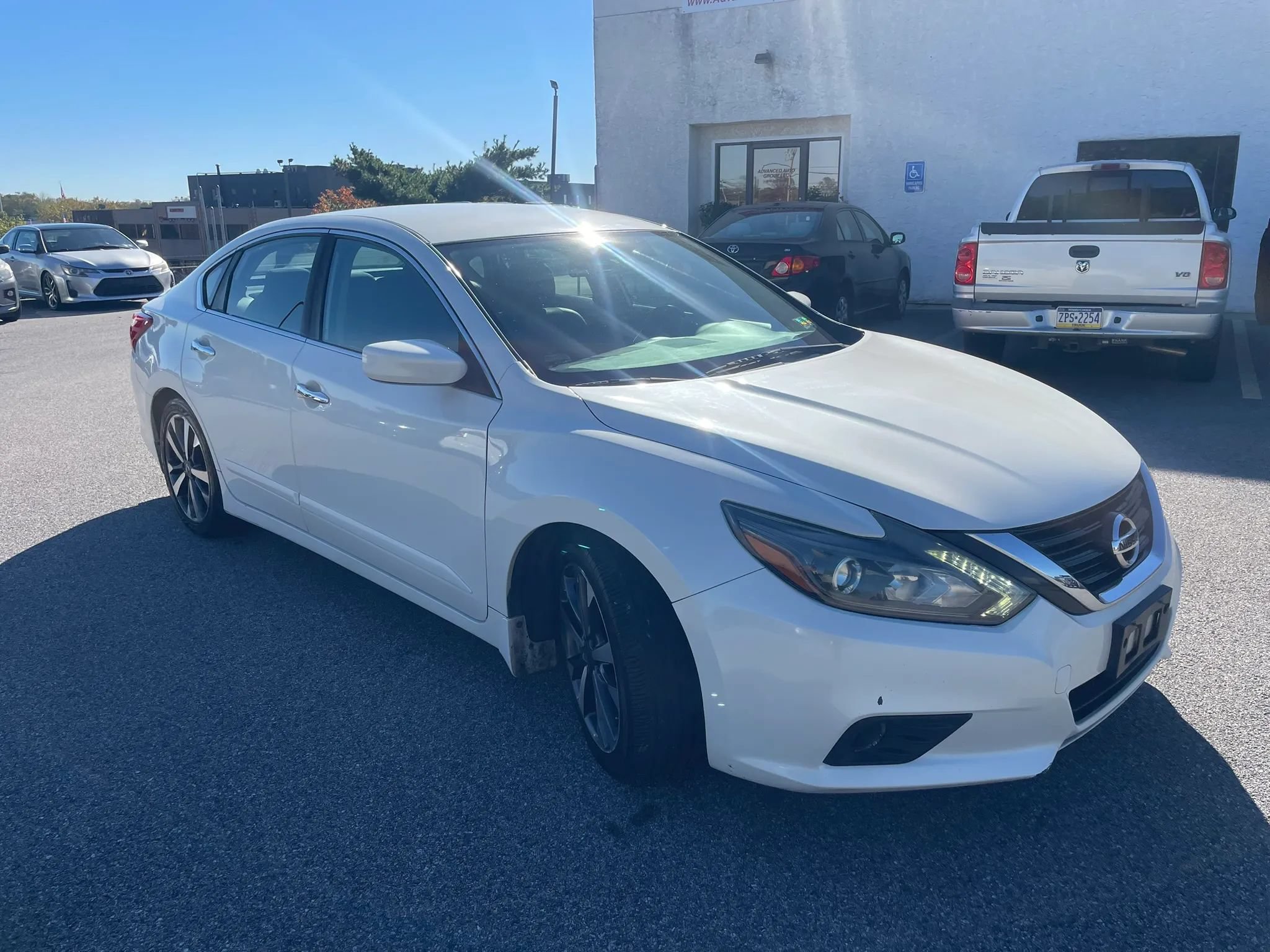 Used 2016 Nissan Altima 3.5 SR FWD image 1