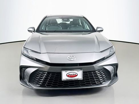 Used 2025 Toyota Camry SE image 2