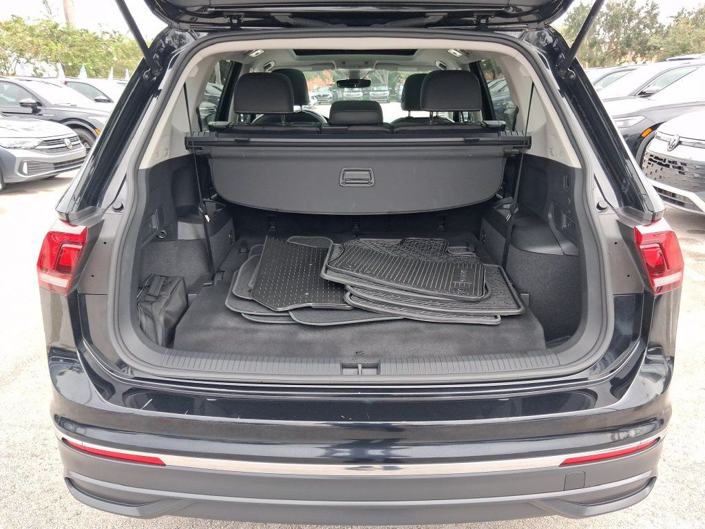 Certified 2023 Volkswagen Tiguan SE w/ Panoramic Sunroof Package FWD image 14