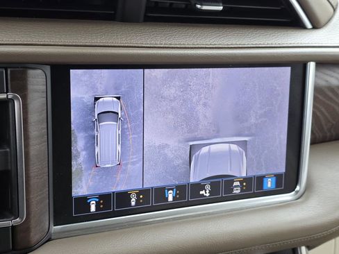 Used 2021 GMC Yukon XL Denali w/ Denali Premium Package image 20