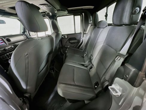 Used 2023 Jeep Gladiator Sport AWD/4WD image 23