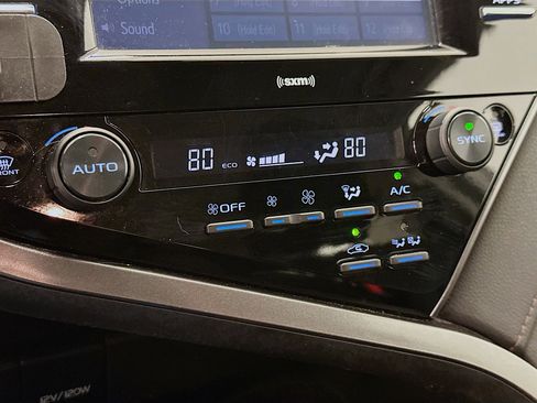 Used 2020 Toyota Camry LE image 24