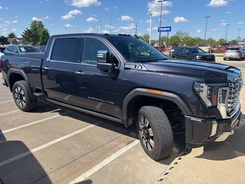 Used 2025 GMC Sierra 2500 Denali w/ Denali Reserve Package AWD/4WD image 4