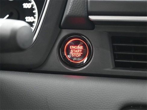 New 2025 Honda Pilot Touring image 6