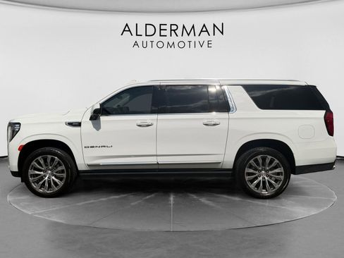 Used 2022 GMC Yukon XL Denali w/ Denali Premium Package image 2