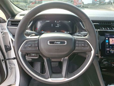 Used 2024 Jeep Grand Cherokee Altitude AWD/4WD image 20
