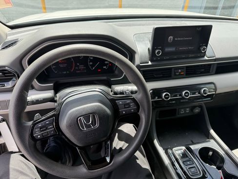 Used 2023 Honda Pilot LX image 9