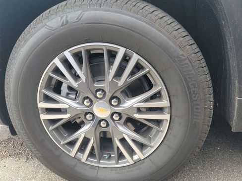 Used 2026 Chevrolet Traverse LT FWD image 7