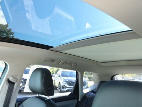 Used 2022 Volkswagen Taos SE image 15