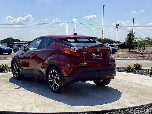 Used 2019 Toyota C-HR XLE image 7