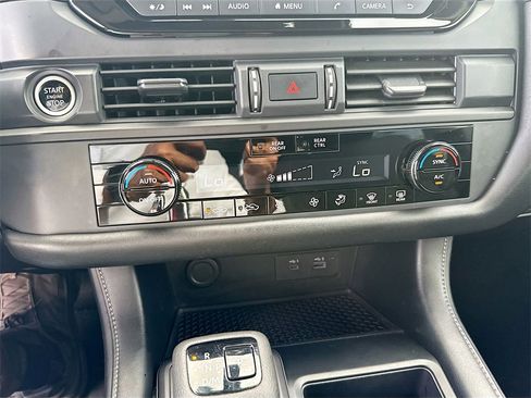 Used 2024 Nissan Pathfinder S image 15