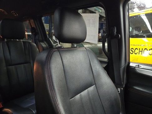 Used 2019 Dodge Grand Caravan GT image 39