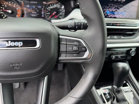 Used 2024 Jeep Compass Latitude AWD/4WD image 17