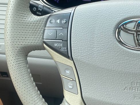 Used 2011 Toyota Avalon Limited FWD image 25